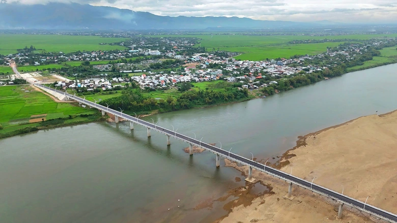 Quảng Nam th&ocirc;ng xe hai c&acirc;y cầu, x&oacute;a cảnh lụy đ&ograve; qua s&ocirc;ng Thu Bồn, Vu Gia- Ảnh 2.