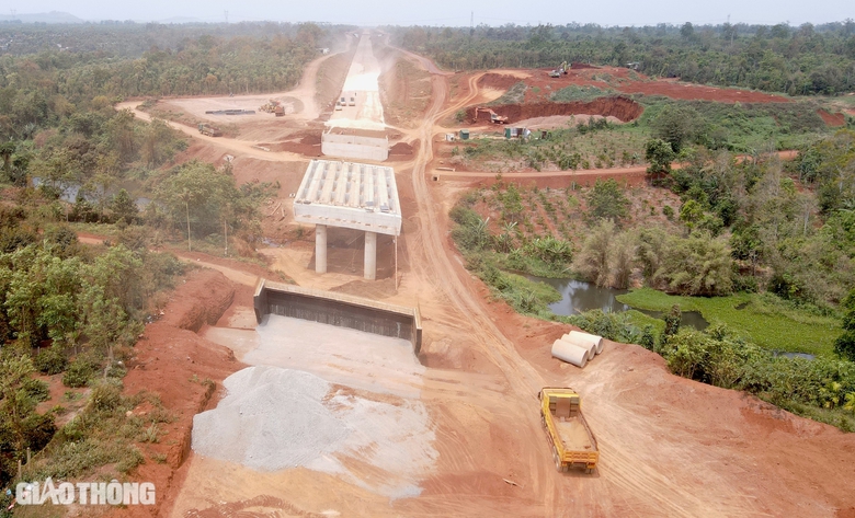 Cao tốc Kh&aacute;nh H&ograve;a - Bu&ocirc;n Ma Thuột: Tăng tốc thi c&ocirc;ng, nỗ lực c&aacute;n đ&iacute;ch đ&uacute;ng hẹn 30/8- Ảnh 10.