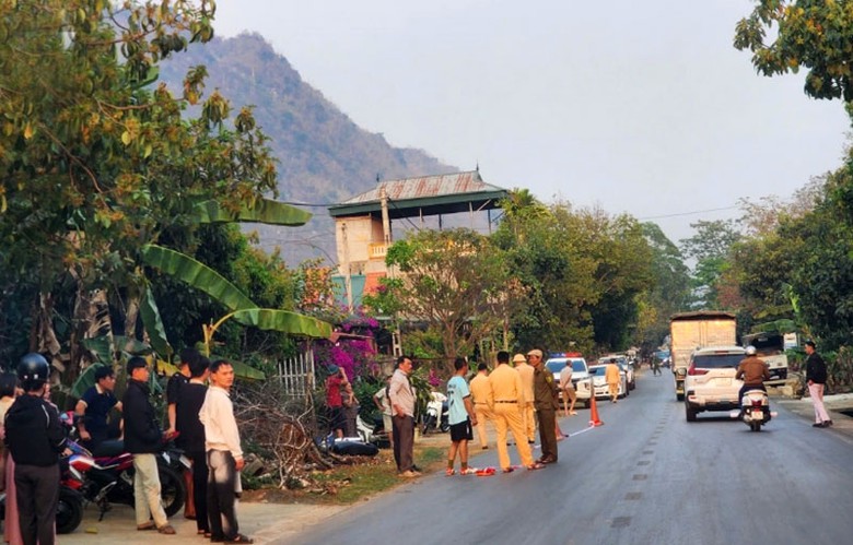 Hiện trường vụ tai nạn khiến &ocirc;ng H tử vong tại chỗ - Ảnh: Trấn Long.