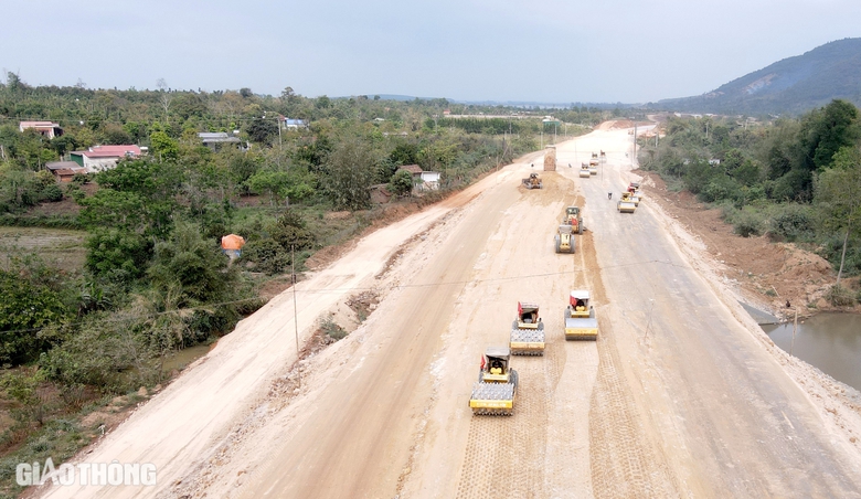 Cao tốc Kh&aacute;nh H&ograve;a - Bu&ocirc;n Ma Thuột: Tăng tốc thi c&ocirc;ng, nỗ lực c&aacute;n đ&iacute;ch đ&uacute;ng hẹn 30/8- Ảnh 4.