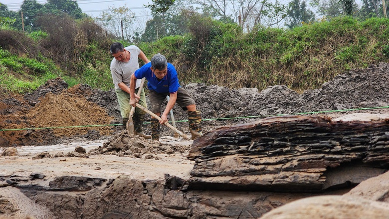 Nhiều hiện vật độc đáo trong 2 chiếc thuyền cổ ở Bắc Ninh vừa khai quật- Ảnh 15. Nhiều hiện vật độc đáo trong 2 chiếc thuyền cổ ở Bắc Ninh vừa khai quật- Ảnh 15.