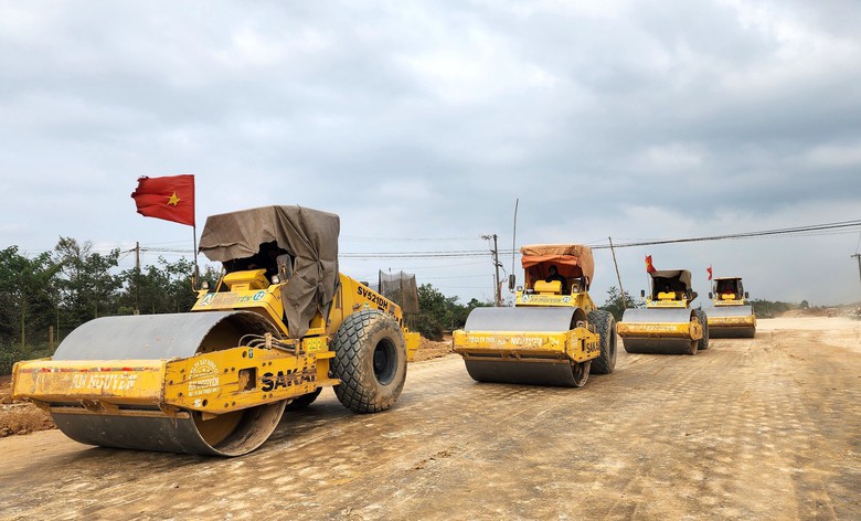 Cao tốc Kh&aacute;nh H&ograve;a - Bu&ocirc;n Ma Thuột: Tăng tốc thi c&ocirc;ng, nỗ lực c&aacute;n đ&iacute;ch đ&uacute;ng hẹn 30/8- Ảnh 9.
