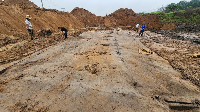 Nhiều hiện vật độc đáo trong 2 chiếc thuyền cổ ở Bắc Ninh vừa khai quật- Ảnh 14. Nhiều hiện vật độc đáo trong 2 chiếc thuyền cổ ở Bắc Ninh vừa khai quật- Ảnh 14.