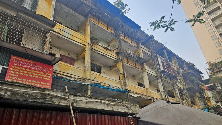 Hà Nội: Cuộc sống bất an bên trong ba khu tập thể xuống cấp- Ảnh 3. Hà Nội: Cuộc sống bất an bên trong ba khu tập thể xuống cấp- Ảnh 3.