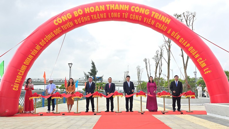 Vỉa h&egrave; đường ven s&ocirc;ng ở Đ&agrave; Nẵng c&oacute; lối đi ri&ecirc;ng cho xe đạp- Ảnh 1.