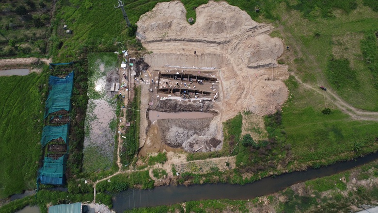 Nhiều hiện vật độc đáo trong 2 chiếc thuyền cổ ở Bắc Ninh vừa khai quật- Ảnh 1. Nhiều hiện vật độc đáo trong 2 chiếc thuyền cổ ở Bắc Ninh vừa khai quật- Ảnh 1.