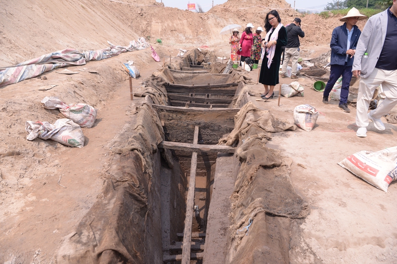 Nhiều hiện vật độc đáo trong 2 chiếc thuyền cổ ở Bắc Ninh vừa khai quật- Ảnh 12. Nhiều hiện vật độc đáo trong 2 chiếc thuyền cổ ở Bắc Ninh vừa khai quật- Ảnh 12.