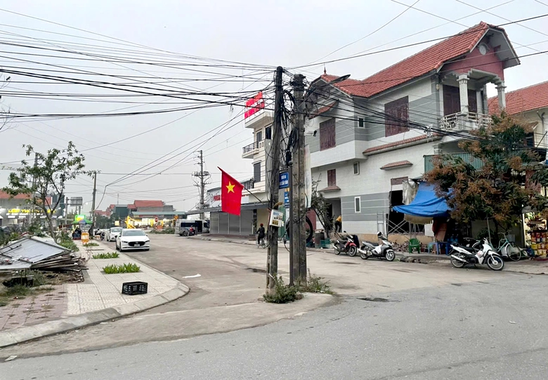 Quảng Ninh: Loạt cột điện &aacute;n ngữ nhiều tuyến đường mới mở- Ảnh 1.