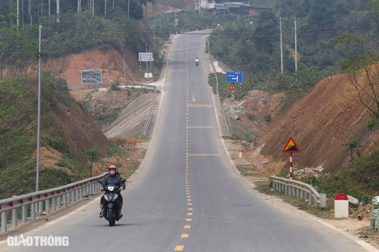 To&agrave;n cảnh tuyến đường 2.300 tỷ đồng đẹp nhất Bắc Kạn sau 4 năm thi c&ocirc;ng- Ảnh 1.