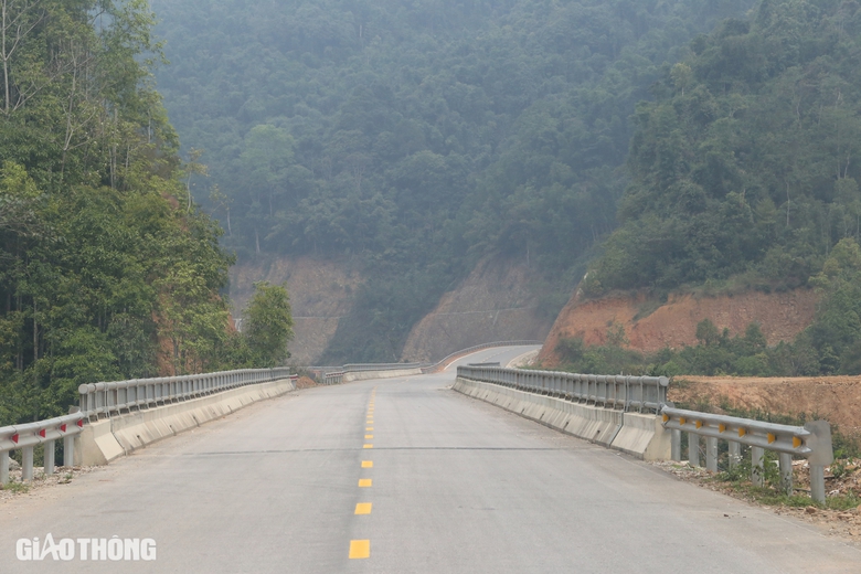 To&agrave;n cảnh tuyến đường 2.300 tỷ đồng đẹp nhất Bắc Kạn sau 4 năm thi c&ocirc;ng- Ảnh 3.