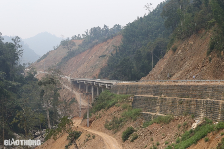 To&agrave;n cảnh tuyến đường 2.300 tỷ đồng đẹp nhất Bắc Kạn sau 4 năm thi c&ocirc;ng- Ảnh 15.