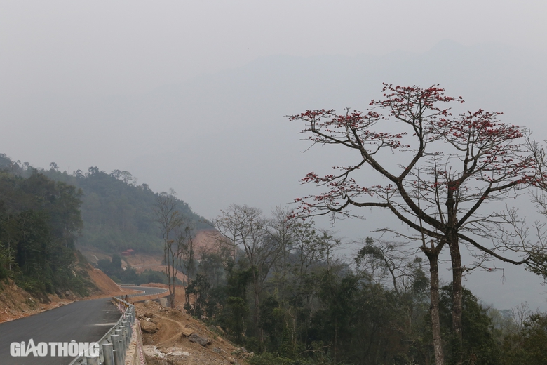 To&agrave;n cảnh tuyến đường 2.300 tỷ đồng đẹp nhất Bắc Kạn sau 4 năm thi c&ocirc;ng- Ảnh 12.