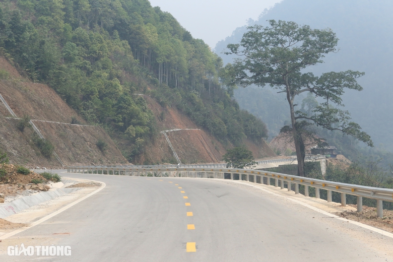 To&agrave;n cảnh tuyến đường 2.300 tỷ đồng đẹp nhất Bắc Kạn sau 4 năm thi c&ocirc;ng- Ảnh 2.