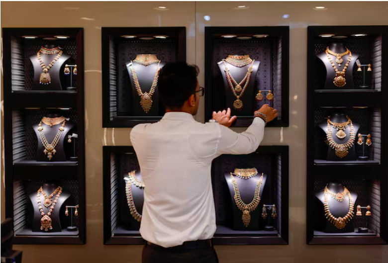 Người b&aacute;n v&agrave;ng tr&agrave;n ngập thị trường ch&acirc;u &Aacute;- Ảnh 2.