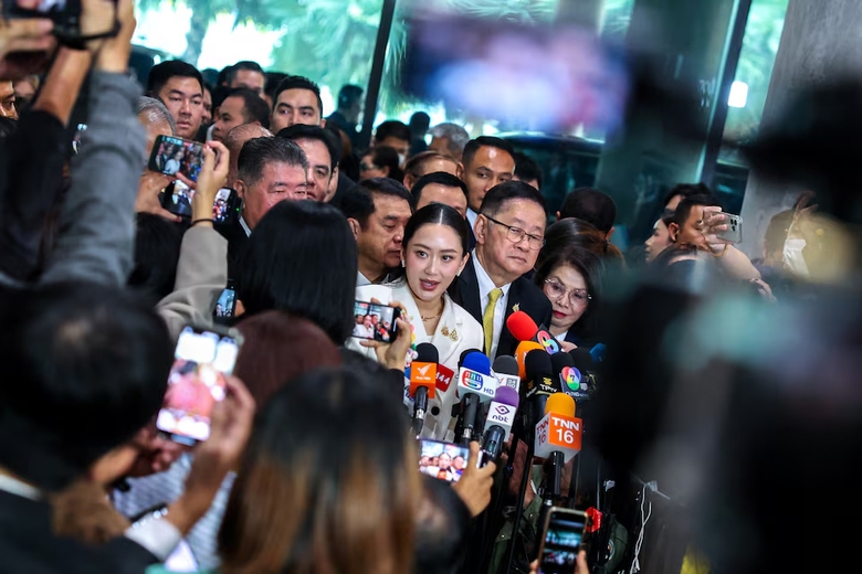 Nữ Thủ tướng Th&aacute;i Lan n&oacute;i g&igrave; tại phi&ecirc;n điều trần bất t&iacute;n nhiệm trước Quốc hội?- Ảnh 1.