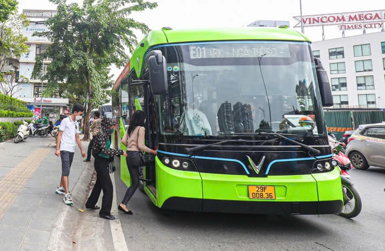 H&agrave; Nội t&iacute;nh chuyện chuyển đổi xanh to&agrave;n bộ taxi, xe c&aacute; nh&acirc;n- Ảnh 1.