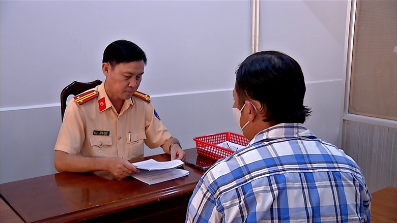 Cấp đổi giấy ph&eacute;p l&aacute;i xe tại C&agrave; Mau chỉ mất hơn 10 ph&uacute;t- Ảnh 1.