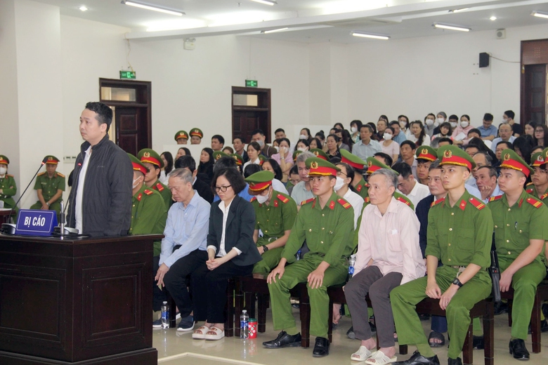 Ông Trịnh Văn Quyết bệnh nặng nguy cơ tử vong cao, tòa hoãn xử phúc thẩm- Ảnh 2. Ông Trịnh Văn Quyết bệnh nặng nguy cơ tử vong cao, tòa hoãn xử phúc thẩm- Ảnh 2.