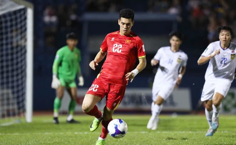 Thắng đậm L&agrave;o, ng&ocirc;i sao n&agrave;y của tuyển Việt Nam vẫn hứng &ldquo;mưa&rdquo; chỉ tr&iacute;ch- Ảnh 1.