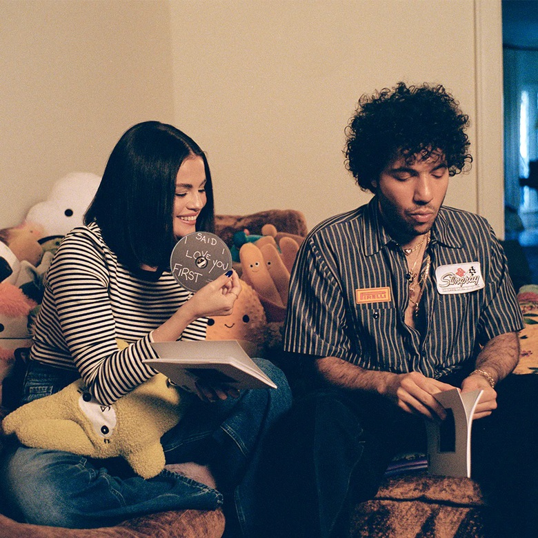 Selena Gomez v&agrave; h&ocirc;n phu Benny Blanco kể c&acirc;u chuyện t&igrave;nh y&ecirc;u nồng ch&aacute;y- Ảnh 3.