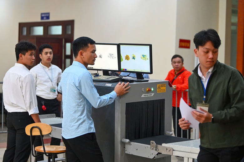 Cựu Chủ tịch FLC Trịnh Văn Quyết vắng mặt, xin ho&atilde;n x&eacute;t xử v&igrave; nằm viện, thở oxy- Ảnh 5.