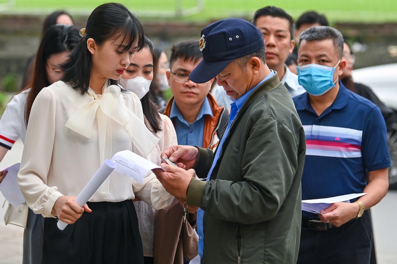 Cựu Chủ tịch FLC Trịnh Văn Quyết vắng mặt, xin ho&atilde;n x&eacute;t xử v&igrave; nằm viện, thở oxy- Ảnh 4.