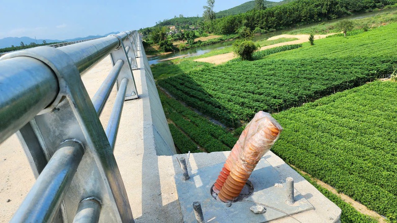 Cận cảnh cầu 150 tỷ ở Quảng Ng&atilde;i sắp đưa v&agrave;o khai th&aacute;c- Ảnh 6.