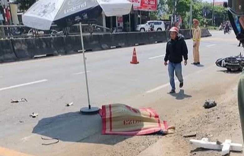 Quảng Ng&atilde;i: Xe m&aacute;y va chạm xe đầu k&eacute;o, người đ&agrave;n &ocirc;ng tử vong- Ảnh 1.