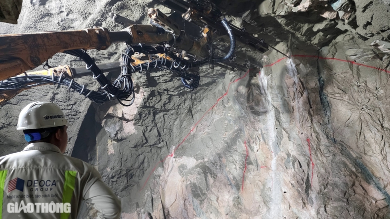 Hầm Phượng Ho&agrave;ng tr&ecirc;n cao tốc Kh&aacute;nh H&ograve;a - Bu&ocirc;n Ma Thuột hiện thi c&ocirc;ng ra sao?- Ảnh 9.