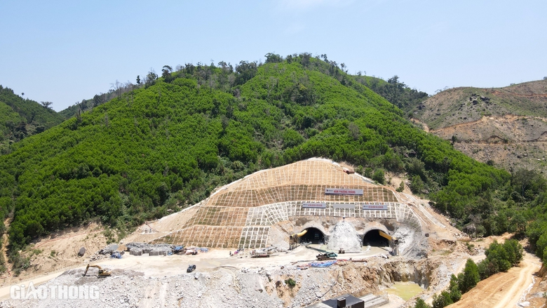 Hầm Phượng Ho&agrave;ng tr&ecirc;n cao tốc Kh&aacute;nh H&ograve;a - Bu&ocirc;n Ma Thuột hiện thi c&ocirc;ng ra sao?- Ảnh 12.