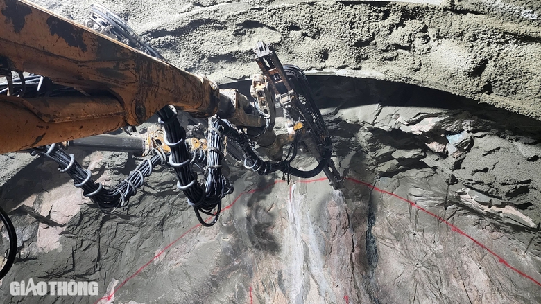 Hầm Phượng Ho&agrave;ng tr&ecirc;n cao tốc Kh&aacute;nh H&ograve;a - Bu&ocirc;n Ma Thuột hiện thi c&ocirc;ng ra sao?- Ảnh 5.