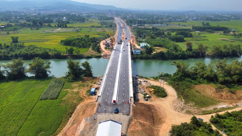 Cận cảnh cầu Quảng Đà kết nối Đà Nẵng - Quảng Nam vừa thông xe kỹ thuật- Ảnh 2. Cận cảnh cầu Quảng Đà kết nối Đà Nẵng - Quảng Nam vừa thông xe kỹ thuật- Ảnh 2.