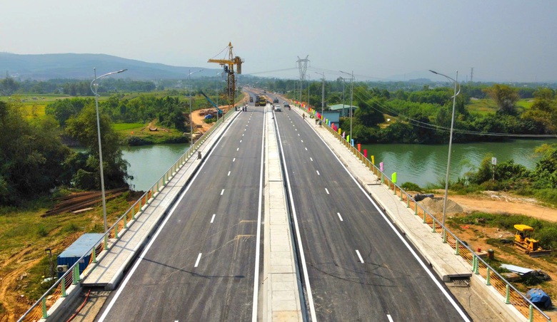 Cận cảnh cầu Quảng Đà kết nối Đà Nẵng - Quảng Nam vừa thông xe kỹ thuật- Ảnh 4. Cận cảnh cầu Quảng Đà kết nối Đà Nẵng - Quảng Nam vừa thông xe kỹ thuật- Ảnh 4.