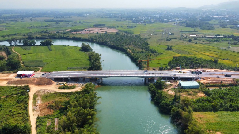 Cận cảnh cầu Quảng Đà kết nối Đà Nẵng - Quảng Nam vừa thông xe kỹ thuật- Ảnh 7. Cận cảnh cầu Quảng Đà kết nối Đà Nẵng - Quảng Nam vừa thông xe kỹ thuật- Ảnh 7.