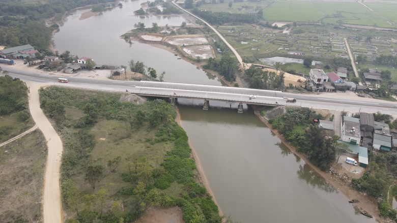 Giải ph&aacute;p hạn chế tai nạn khi chờ sửa chữa cầu hư hỏng tr&ecirc;n QL1 qua H&agrave; Tĩnh- Ảnh 1.