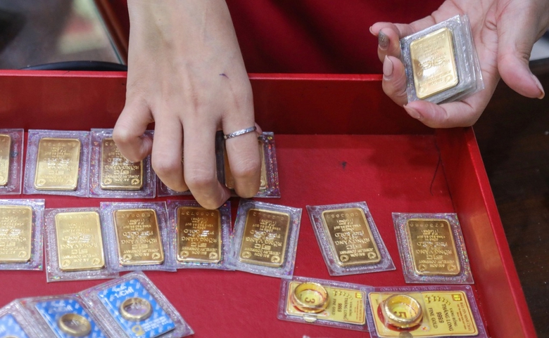Gi&aacute; v&agrave;ng nối tiếp đ&agrave; tăng, s&aacute;t mốc 99 triệu đồng mỗi lượng- Ảnh 1.
