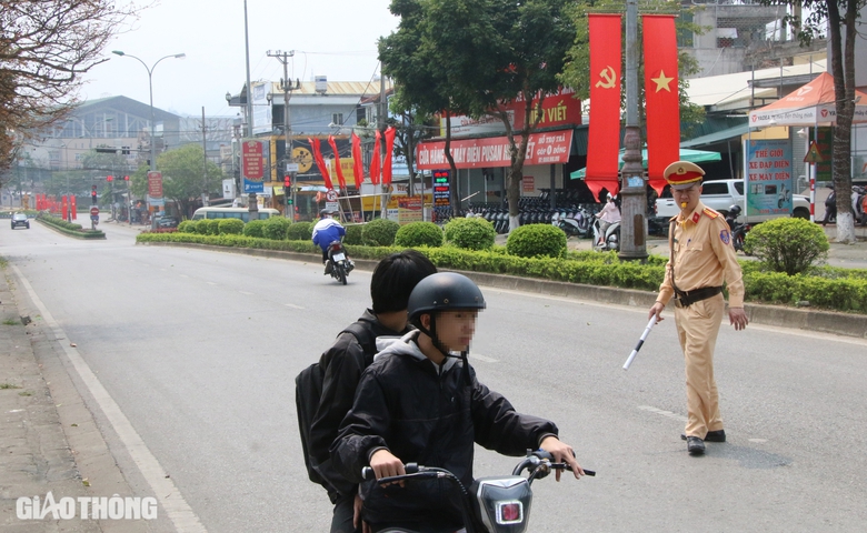 Bắc Kạn: Tăng cường tuy&ecirc;n truyền, xử l&yacute; học sinh vi phạm giao th&ocirc;ng- Ảnh 11.