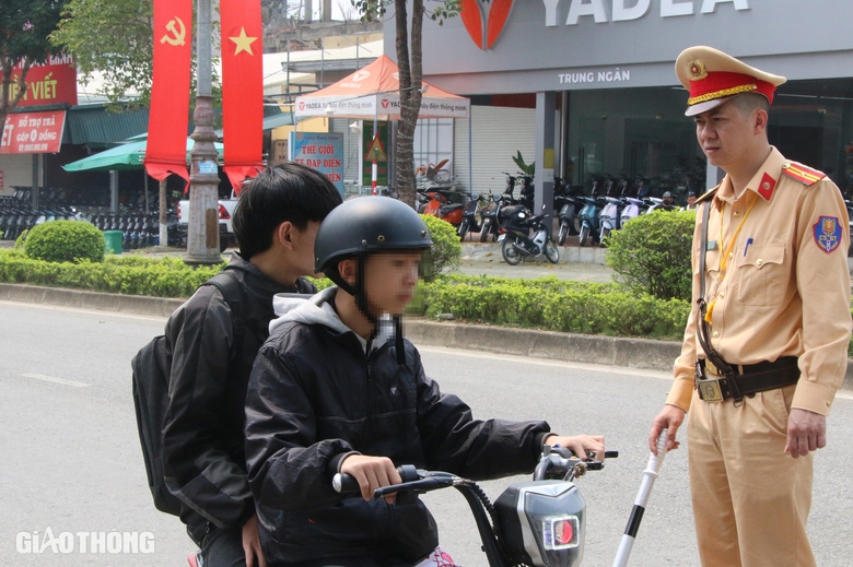Bắc Kạn: Tăng cường tuy&ecirc;n truyền, xử l&yacute; học sinh vi phạm giao th&ocirc;ng- Ảnh 10.