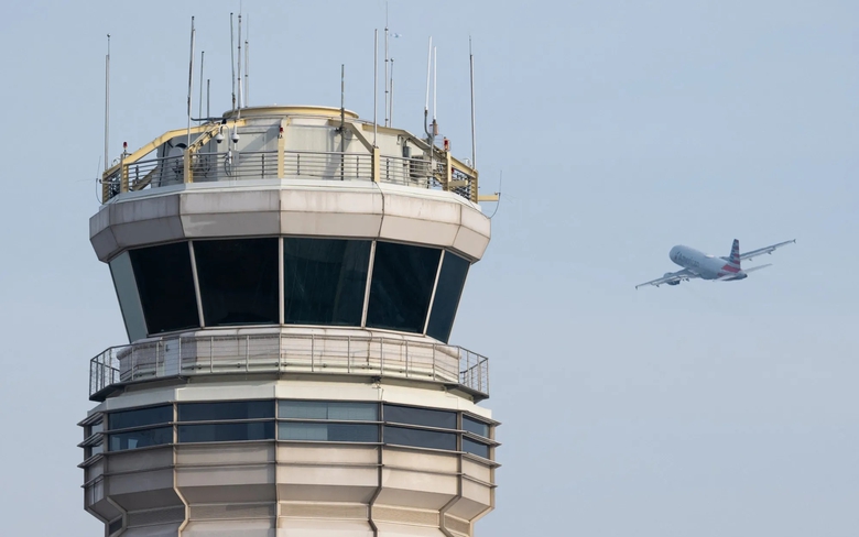 FAA sẽ tuyển th&ecirc;m 2.000 kiểm so&aacute;t vi&ecirc;n kh&ocirc;ng lưu, duy tr&igrave; gi&aacute;m s&aacute;t chặt chẽ Boeing