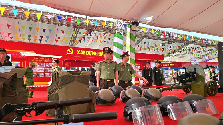 Ngắm dàn vũ khí tài quân sự hiện đại tại triển lãm 50 năm giải phóng Đà Nẵng- Ảnh 5. Ngắm dàn vũ khí tài quân sự hiện đại tại triển lãm 50 năm giải phóng Đà Nẵng- Ảnh 5.