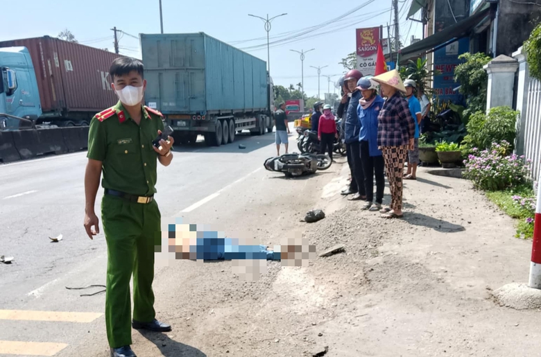Quảng Ng&atilde;i: Xe m&aacute;y va chạm xe đầu k&eacute;o, người đ&agrave;n &ocirc;ng tử vong- Ảnh 2.