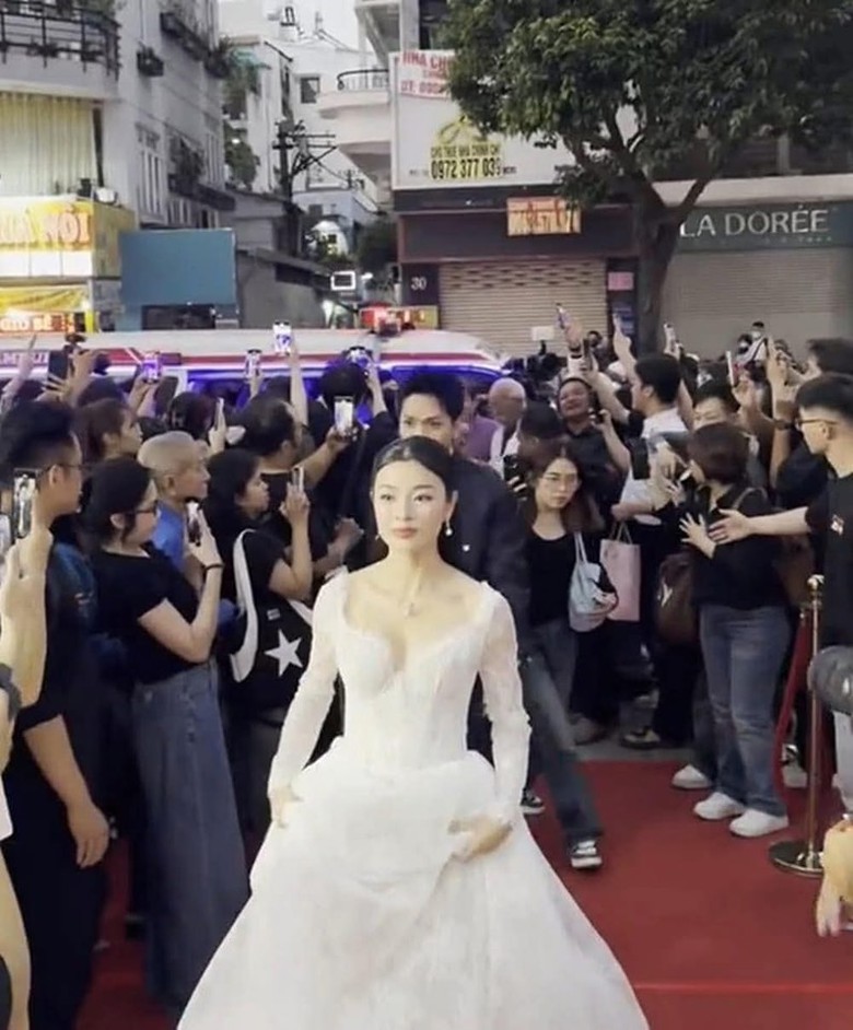 Phim "&Acirc;m dương lộ" bị k&ecirc;u gọi tẩy chay sau vụ d&ugrave;ng xe cứu thương chở diễn vi&ecirc;n- Ảnh 3.