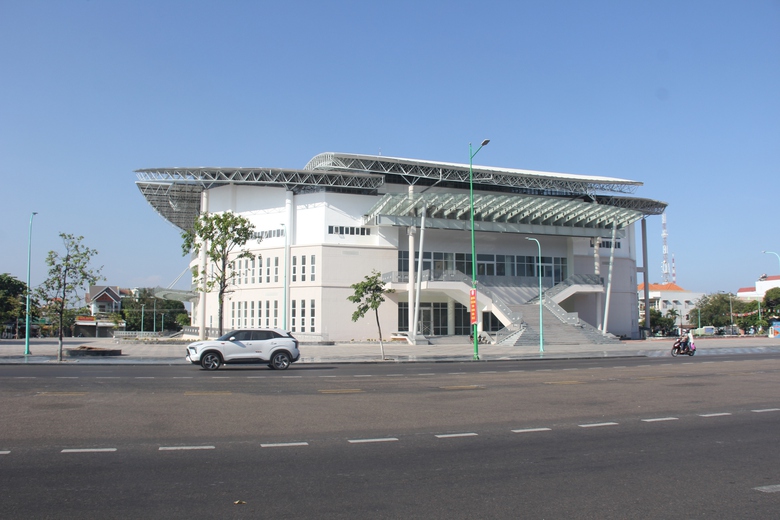 B&igrave;nh Thuận: Kh&aacute;nh th&agrave;nh nh&agrave; h&aacute;t 200 tỷ đồng, ch&agrave;o mừng 50 năm thống nhất đất nước- Ảnh 2.