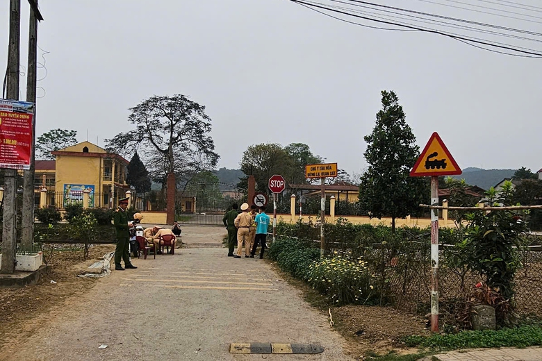 C&ocirc;ng n&ocirc;ng tự chế va t&agrave;u hỏa, một người tử vong- Ảnh 3.