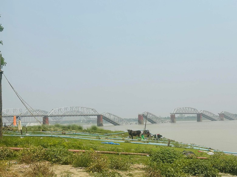 Cận cảnh cao ốc, cầu rung lắc, đổ sập trong nh&aacute;y mắt v&igrave; động đất ở Myanmar, Th&aacute;i Lan- Ảnh 7.