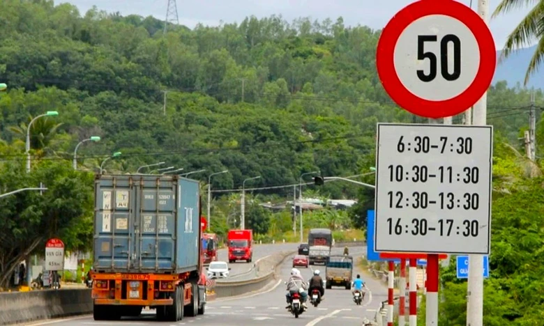 Khắc phục xong gần 4.400 biển b&aacute;o giao th&ocirc;ng bất cập- Ảnh 1.