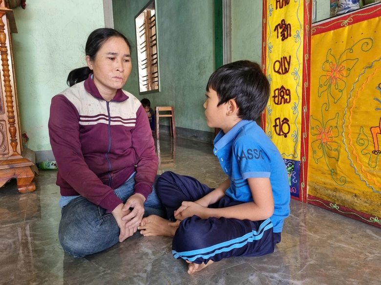Bi kịch hai đứa trẻ mất bố vì tai nạn, mẹ tâm thần- Ảnh 1.