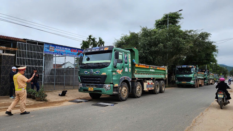 Phạt chủ xe 65 triệu đồng vì không có GPLX, chở quá tải 125%- Ảnh 1. Phạt chủ xe 65 triệu đồng vì không có GPLX, chở quá tải 125%- Ảnh 1.