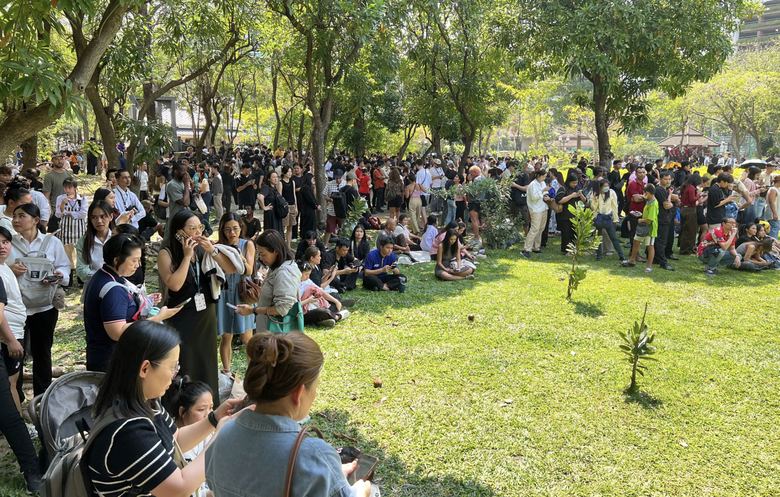 Người d&acirc;n b&agrave;ng ho&agrave;ng sau trận động đất mạnh tại Myanmar, Th&aacute;i Lan- Ảnh 2.