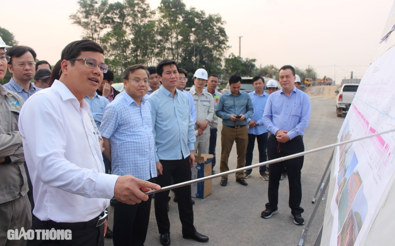 Cao tốc Vạn Ninh - Cam Lộ: Gỡ vướng mặt bằng, nỗ lực th&ocirc;ng tuyến ch&iacute;nh v&agrave;o 30/4- Ảnh 4.